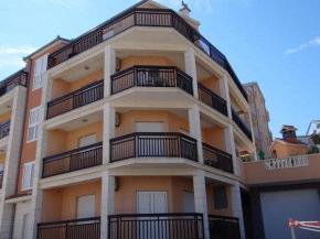 Отель Vila Lola Apartmani  Трогир